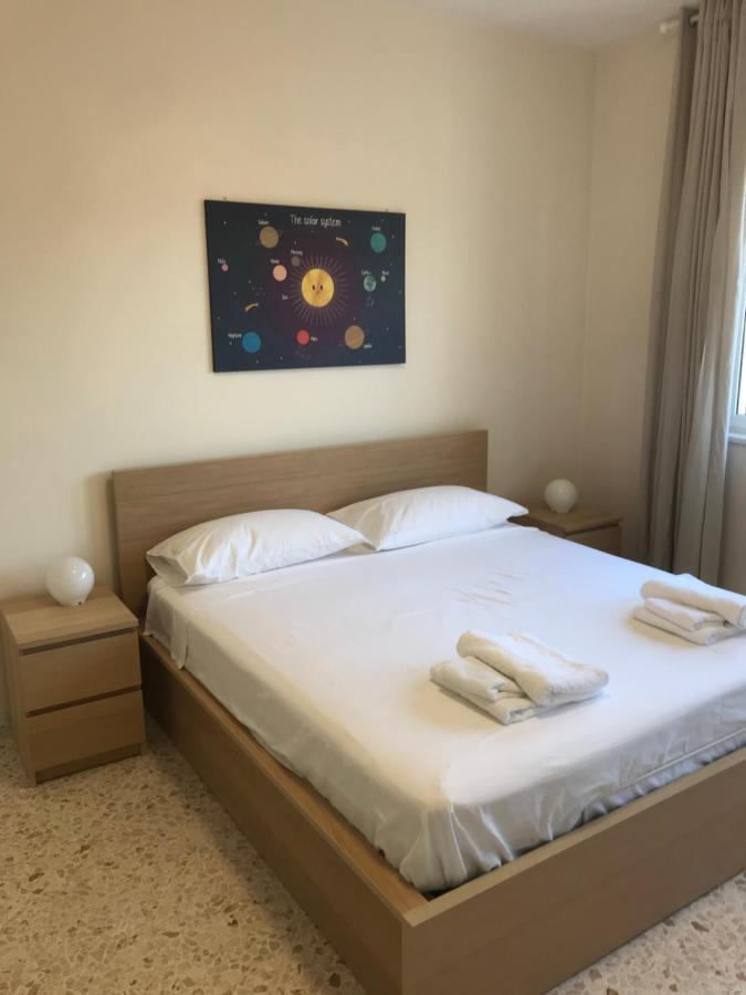 B&B Parco 2 Giugno バーリ エクステリア 写真
