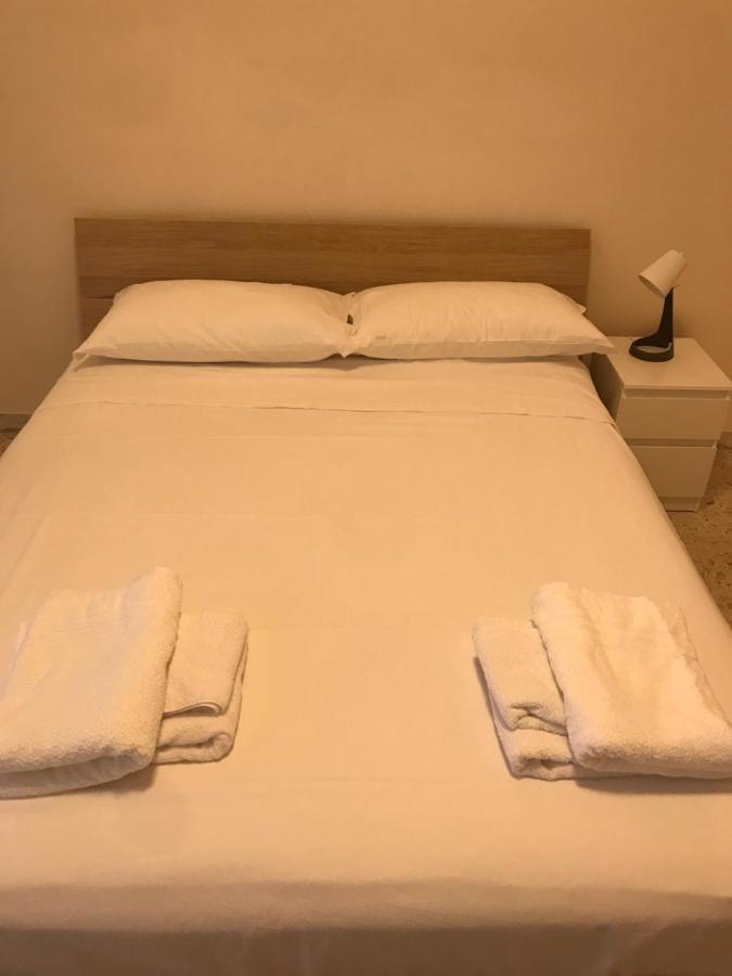 B&B Parco 2 Giugno バーリ エクステリア 写真