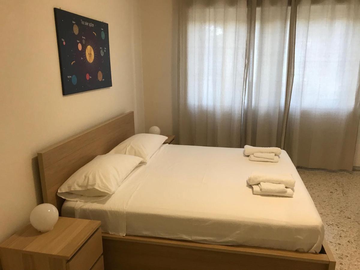 B&B Parco 2 Giugno バーリ エクステリア 写真